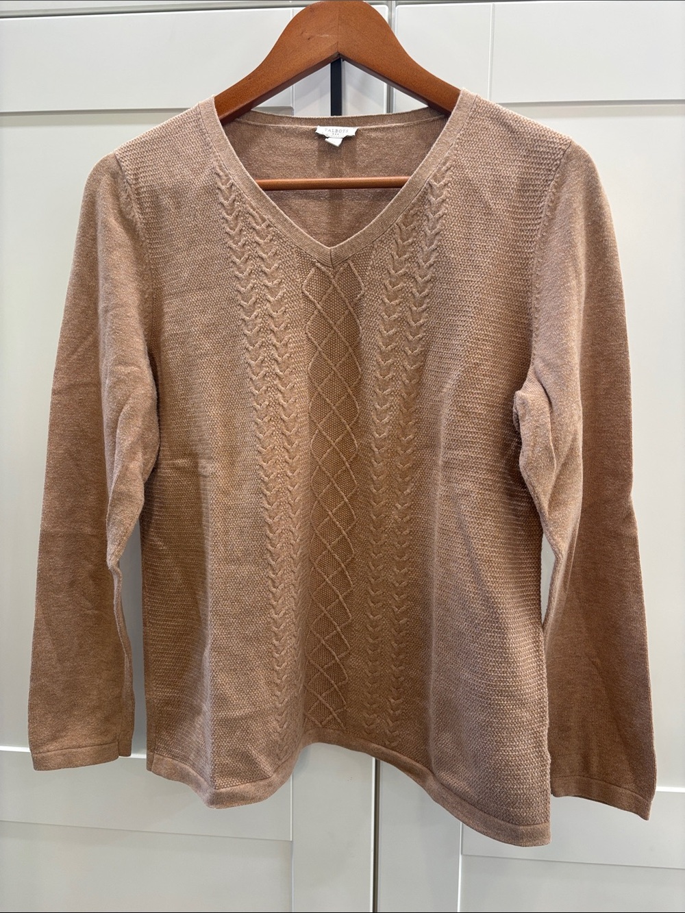 100% cotton Classic V-Neck Cable Knit Sweater - Camel